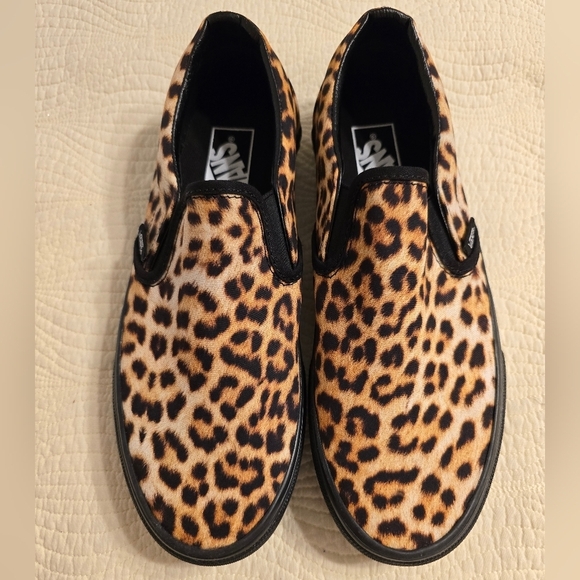 Vans Shoes - NIB Van's Classic 90s Grunge Slip On Sneakers with Leopard Print Unisex